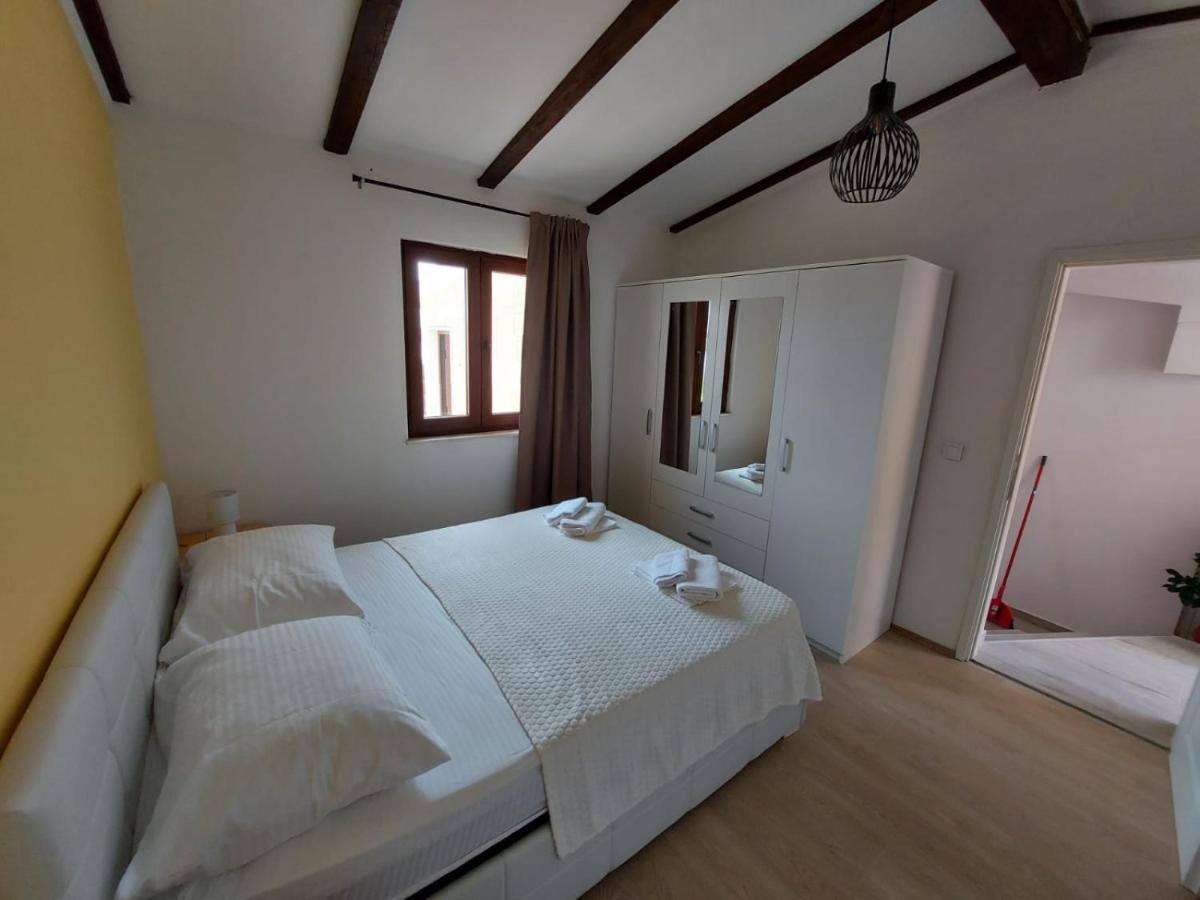 Holiday House Pag Zubovići エクステリア 写真